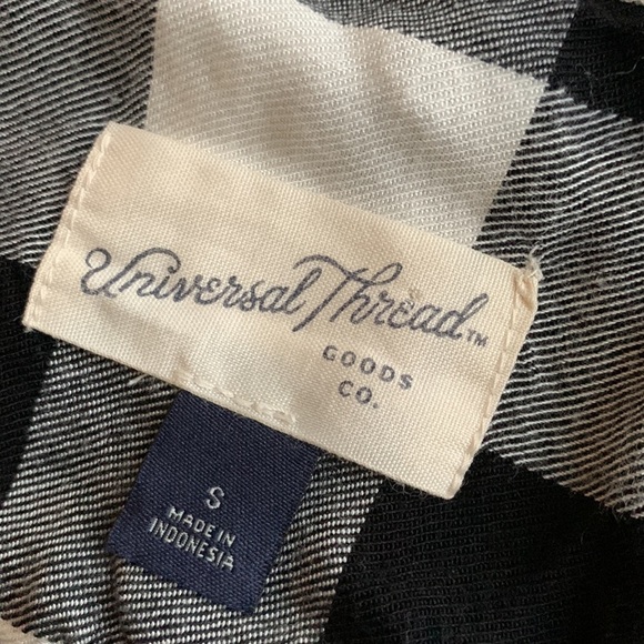 Universal Thread Long Sleeve Black & White Plaid‎ Button Down Small festive - Picture 3 of 4